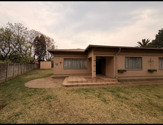 4 BEDROOM HOUSE FOR SALE IN THREE RIVERS